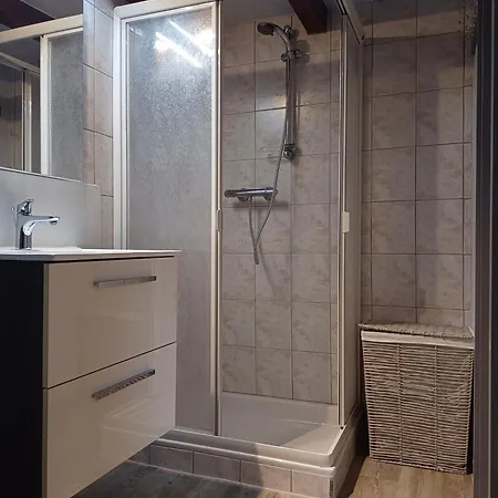 Maison A Colombages アパート